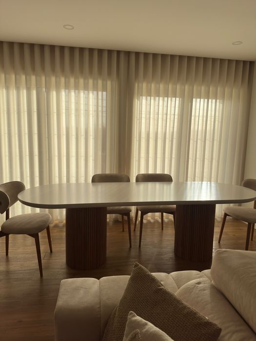 Mesa de Jantar Oval com Pés Ripados + 6 Cadeiras
