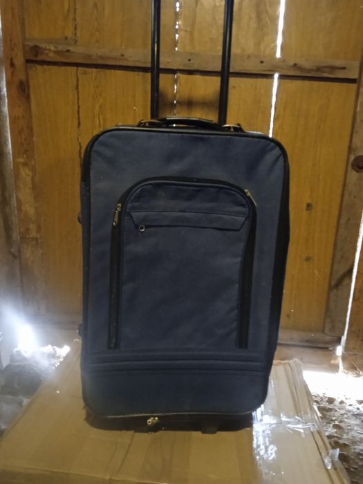 Дорожня валіза на колесах