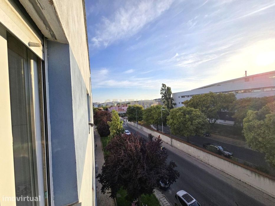 T2 espaçoso mobilado na Estrada Paço do Lumiar