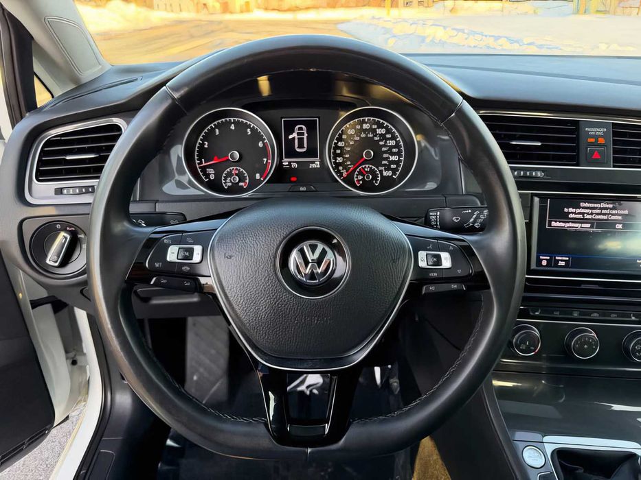 Volkswagen Golf      2020