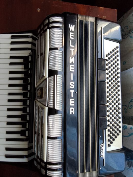 Продается аккордион Weltmeister