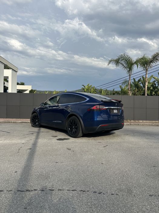 Tesla Model X — fotografia 3