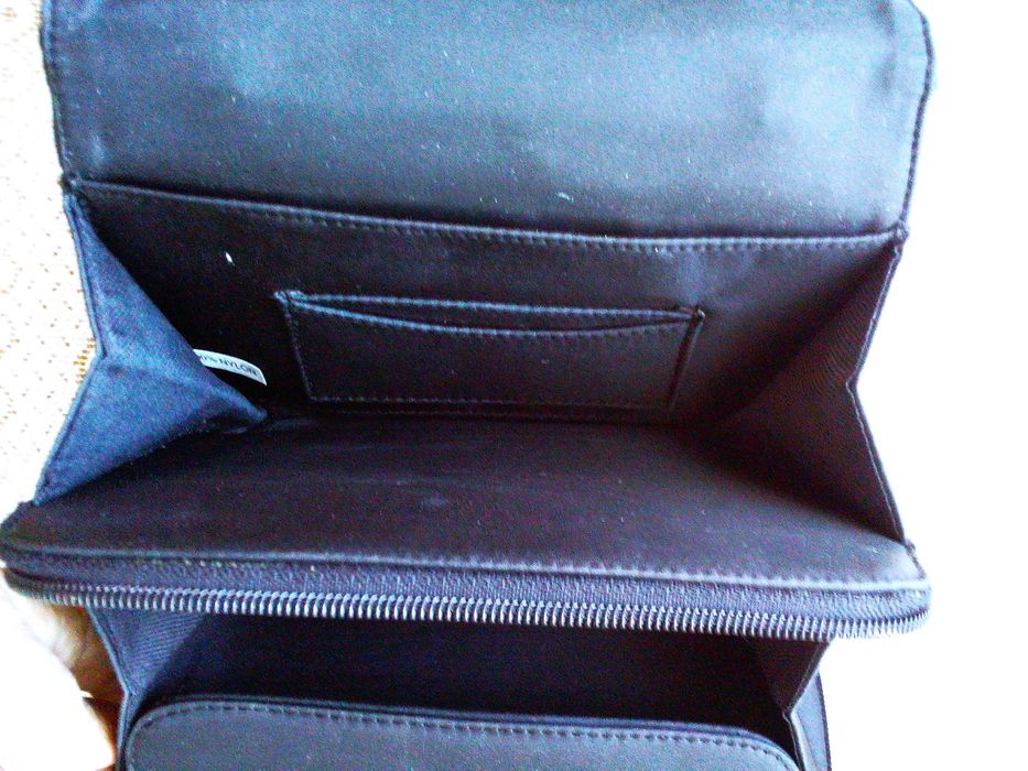 Torebka mała czarna. Wymiary: 18 x 15 cm