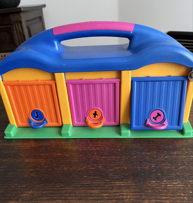 Brinquedo : Garagem com tres carros