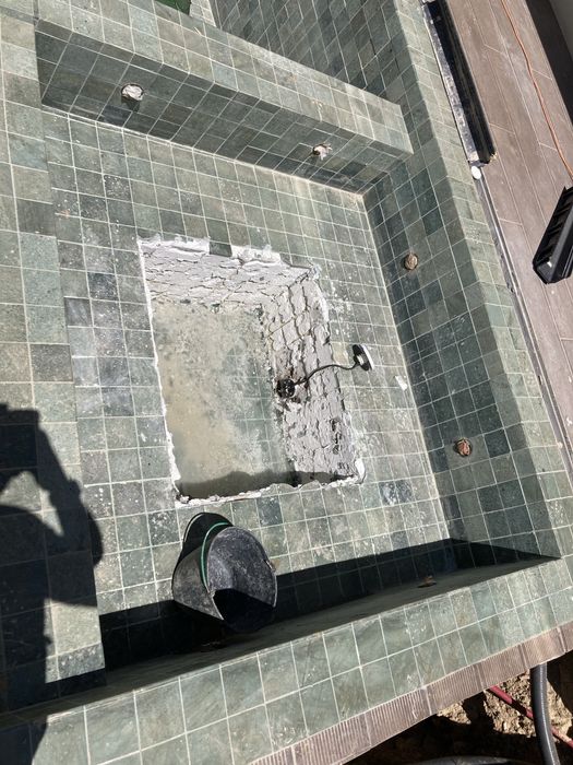 Serviço: remodelação, construção, eletrica, infiltraçao, ladrilho, etc