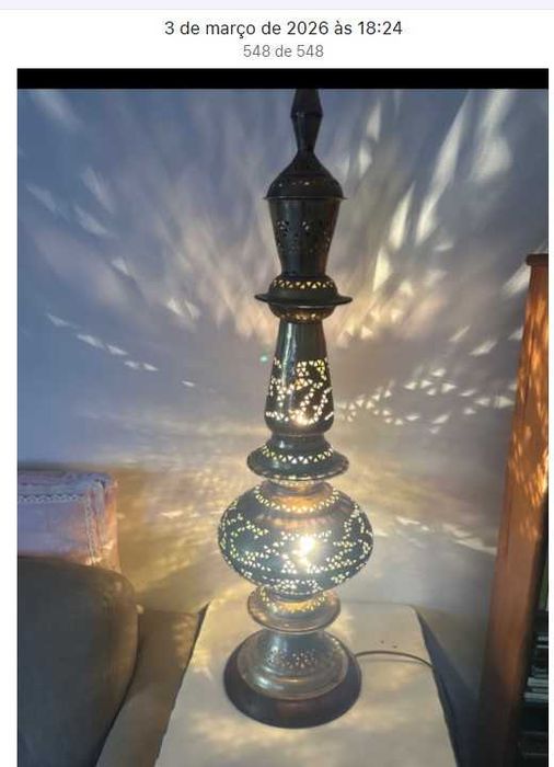 Candeeiro de Mesa Gigante (80 cm) em Latão Perfurado – Estilo Marroquino / Boho