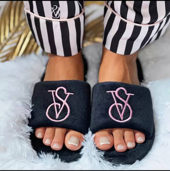 Домашні тапочки Victoria’s Secret