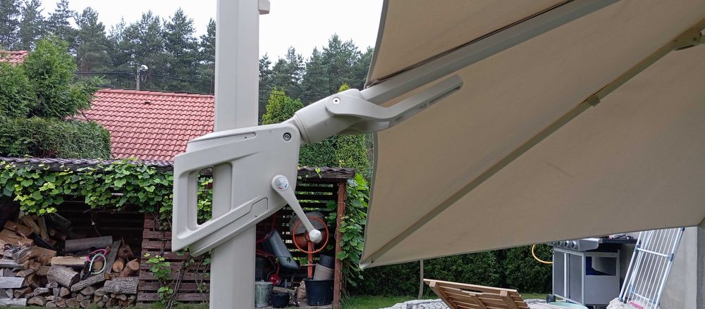 Parasol ogrodowy z regulowanym daszkiem 3m