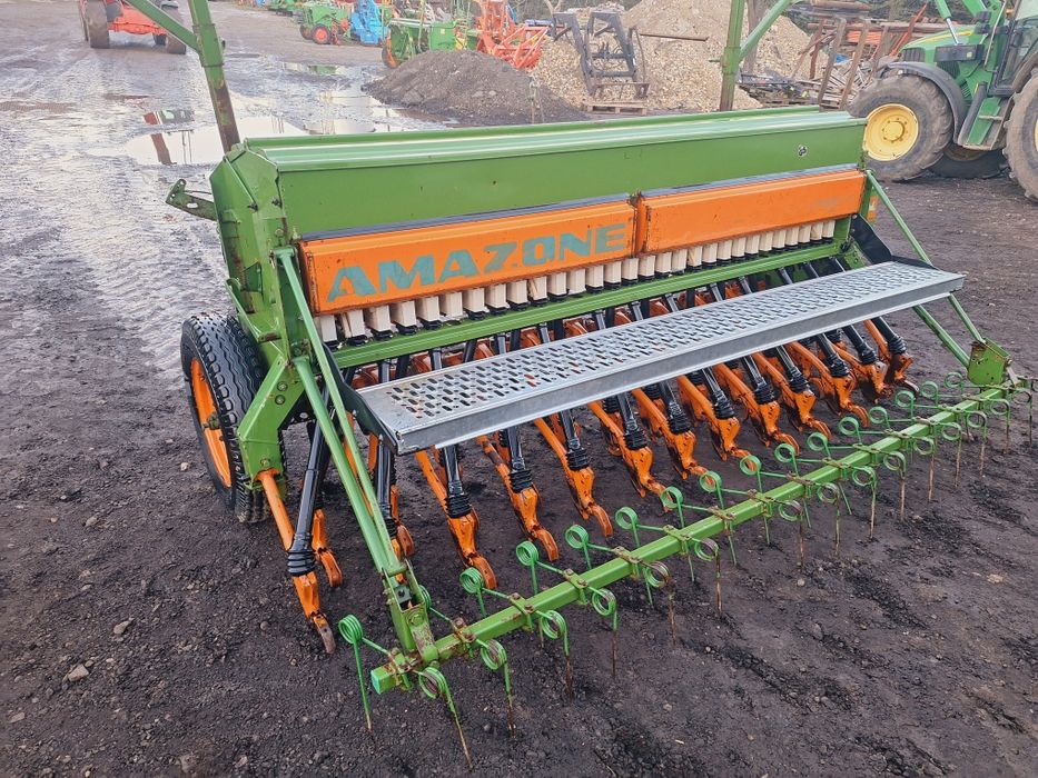 Siewnik zbożowy Amazone D8 Super 3m  stan bdb nie Hassia