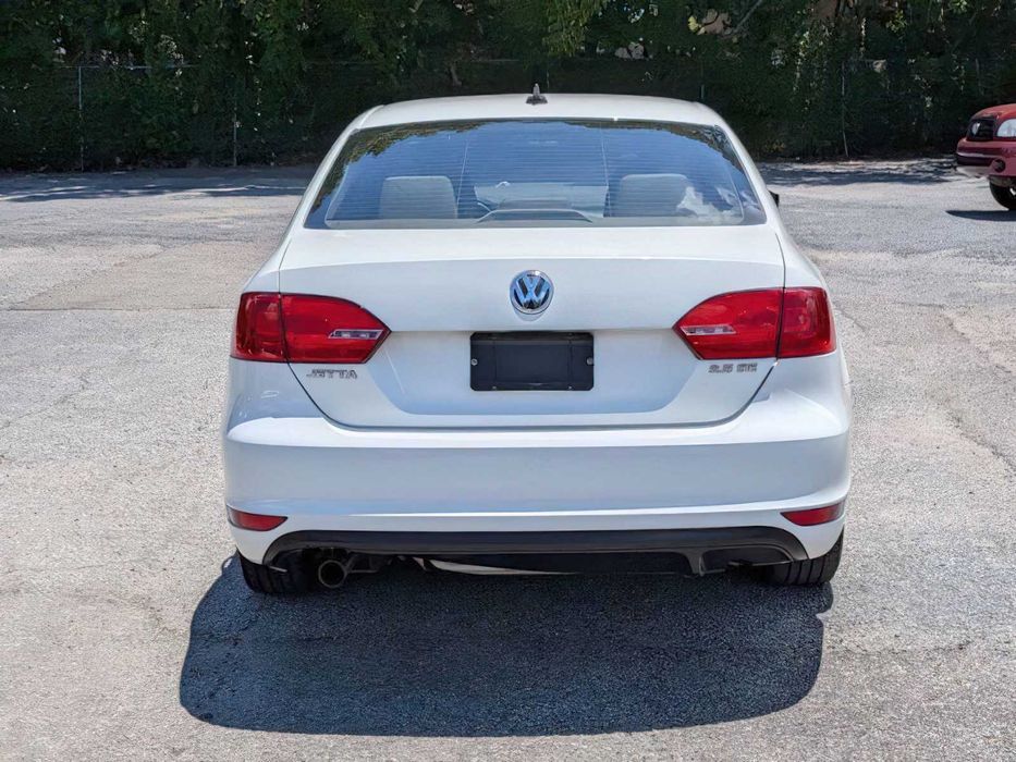 Volkswagen Jetta      2013