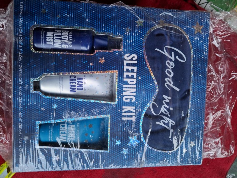 zestaw prezentowy, przeznaczony do pielęgnacji przed snem.