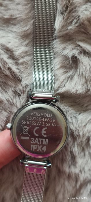 Śliczny srebrny zegarek damski