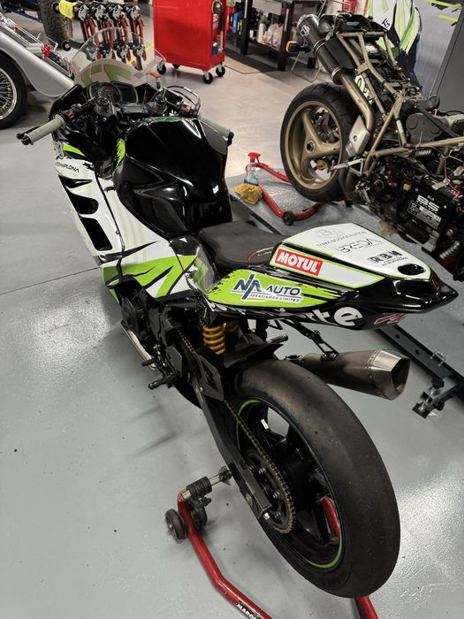 Kawasaki Ninja 400de Pista – Pronta a Correr! Full Extras