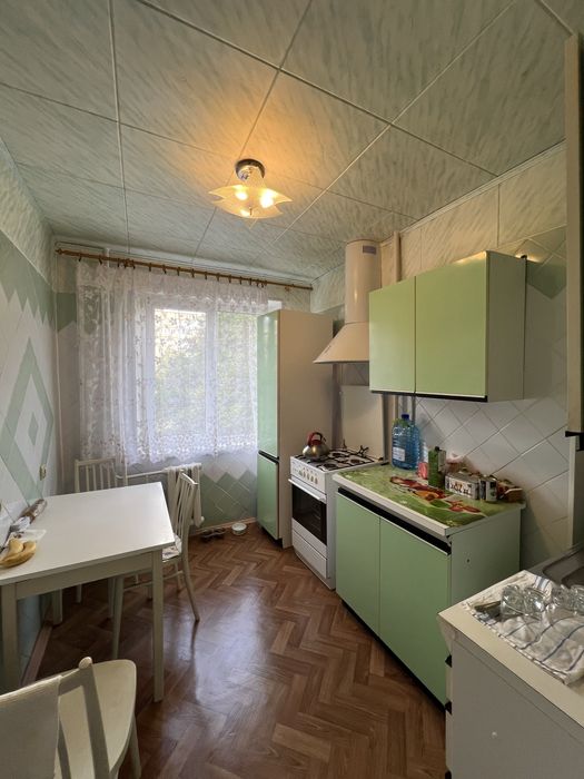 3 кімн. Світальського, середина будинку 3/9пов з меб і тех. Коротченко