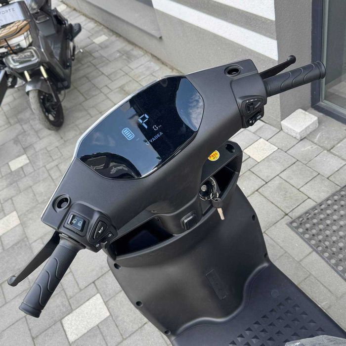 Електроскутер Yadea GT20 2400W 72V/25Ah, 12/12, графенові, доставка