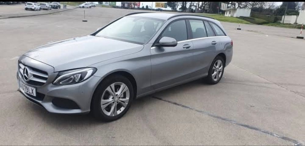 Mercedes C200 com Caixa automática,  Faróis full leds e mala elétrica