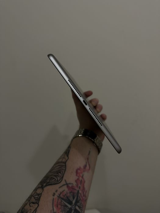 Apple iPad 6 (6th generation) Wi-Fi + LTE 128GB