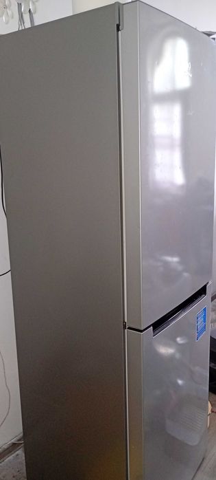 Sprzedam lodówko-zamrażarkę Indesit no-frost w pełni sprawna technicznie