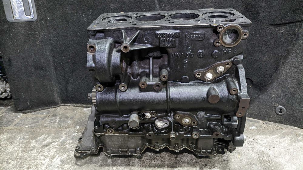 Блок мотору пенек CVCA 2.0 TDi Volkswagen Passat Пассат 2015