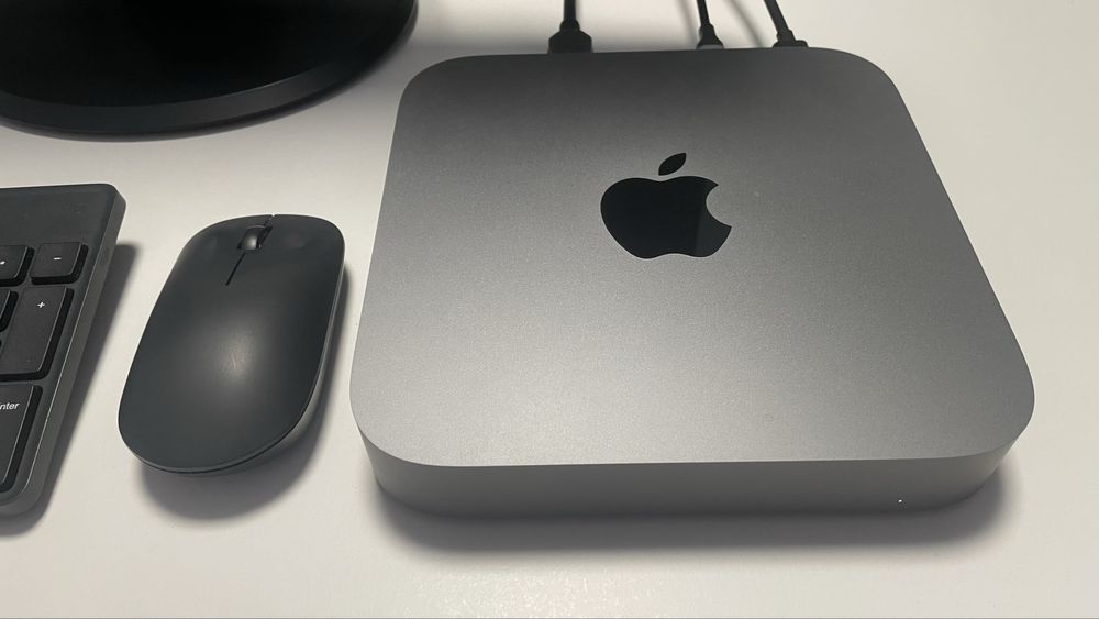 Komputer MacMini i7 32 GB RAM plus iiyama 24 cale, klawiatura i mysz