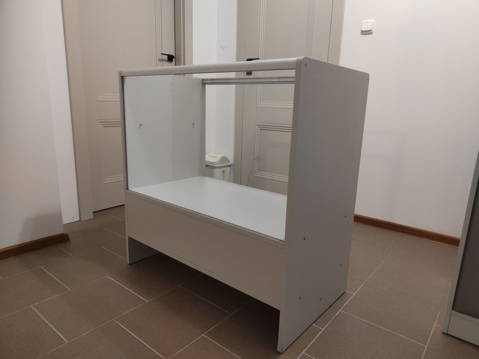 Lada sklepowa przeszklona