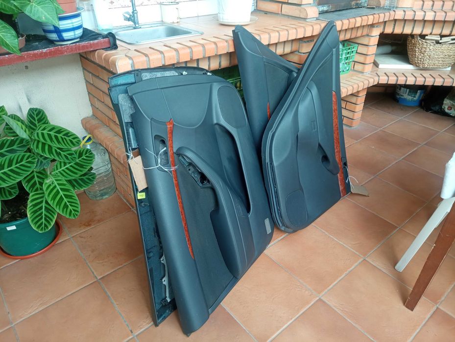 Forros interior portas toyota avensis