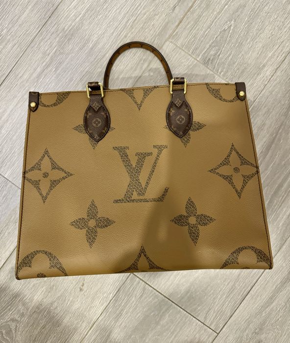 Mala LV nova com dois tipo de alças