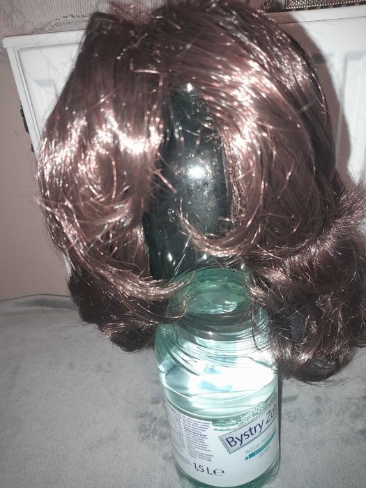 Sprzedam nową, sztuczną perukę.