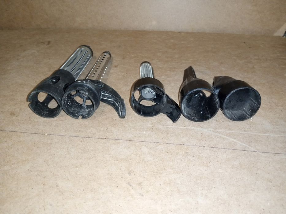 Різні насадки для електроплойки.