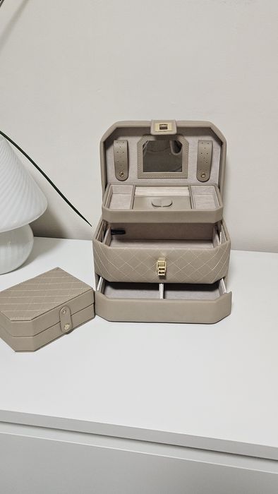 Kuferek Monnari z wyjmowanym wkladem