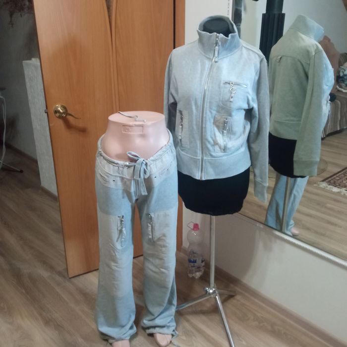 Спортивний жіночий костюм