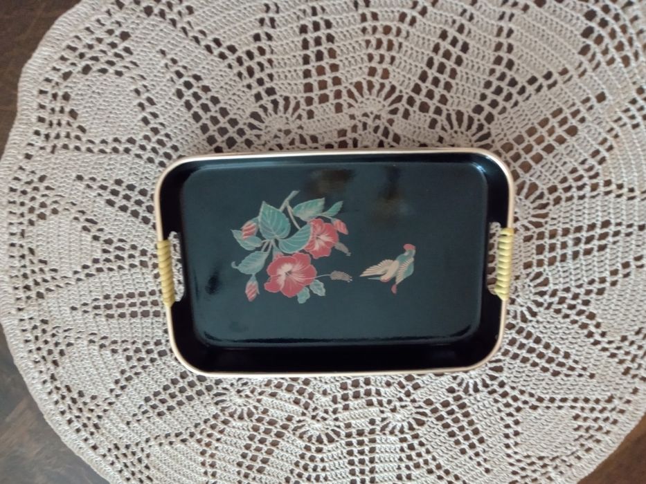 Taca z orientalnym motywem.