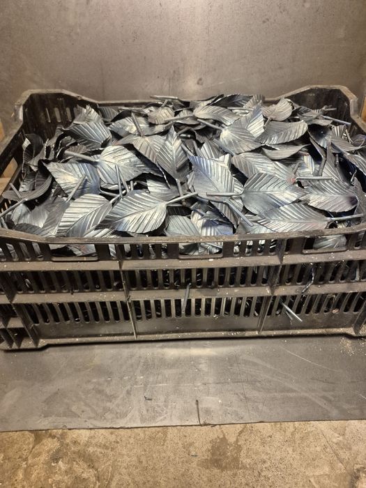 Liście kute metalowe