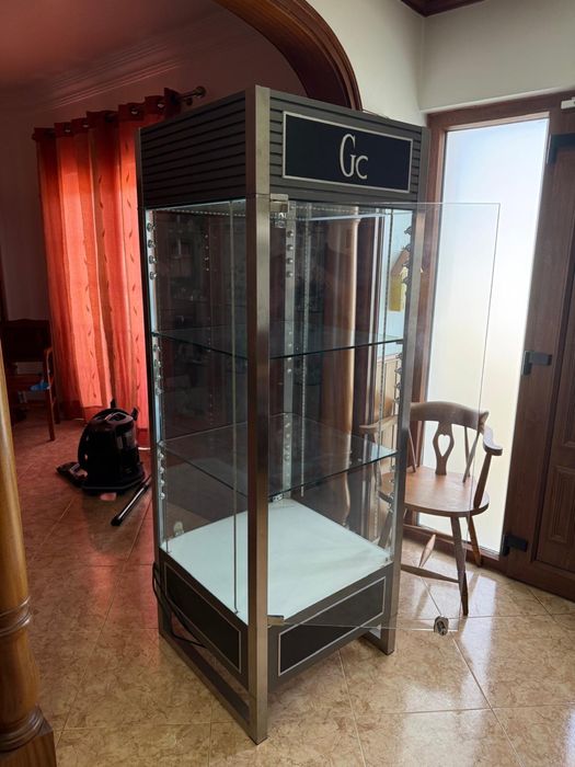 Armário vitrine etrificada