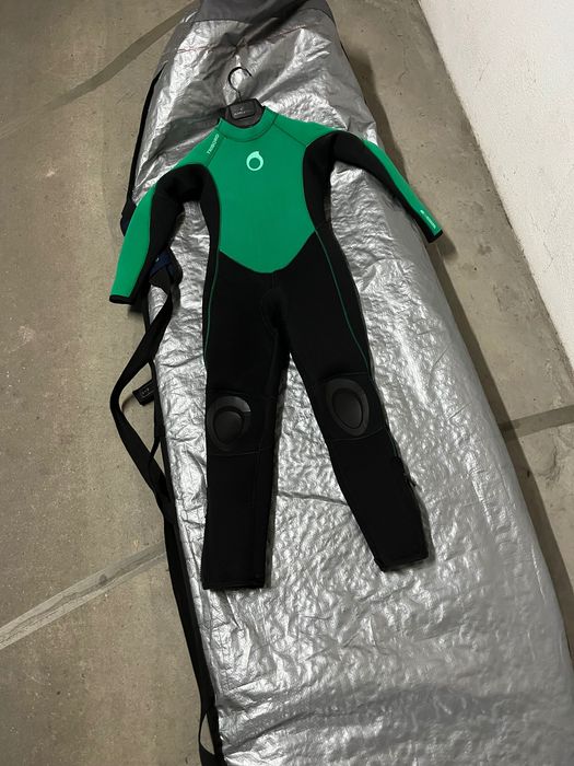 Fato surf criança óptimo estado poucas vezes usado