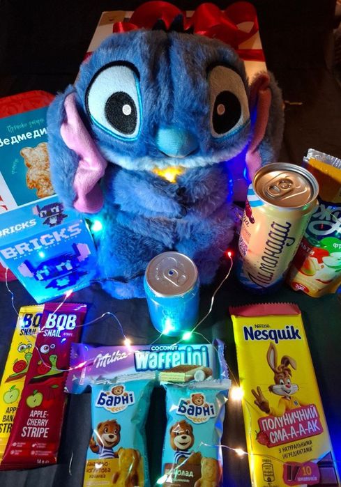 Подарунковий бокс "Дихаючий Стіч" (Stitch) - набір з солодощами