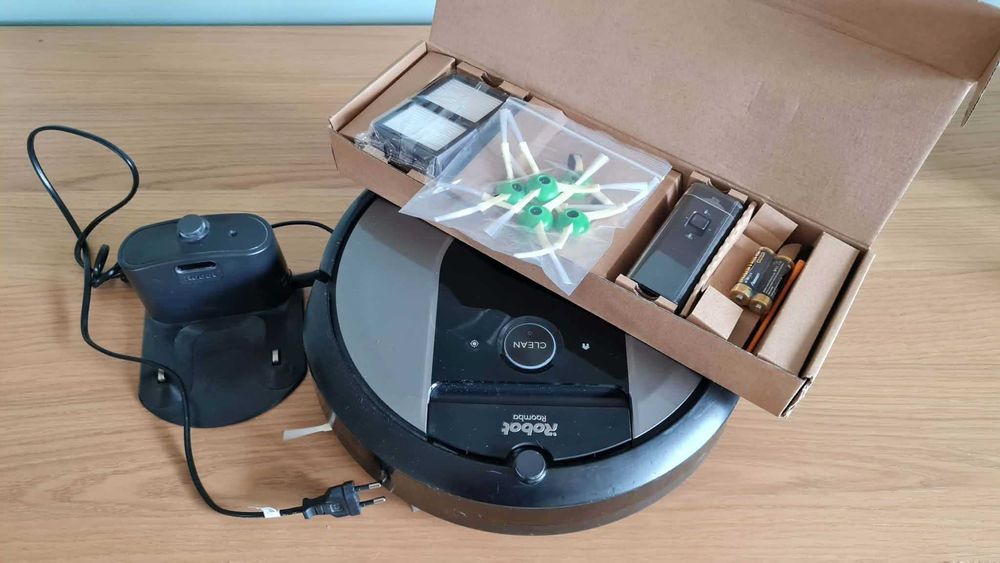 iRobot Roomba i7 – sprawna, bez Clean Base | komplet + akcesoria