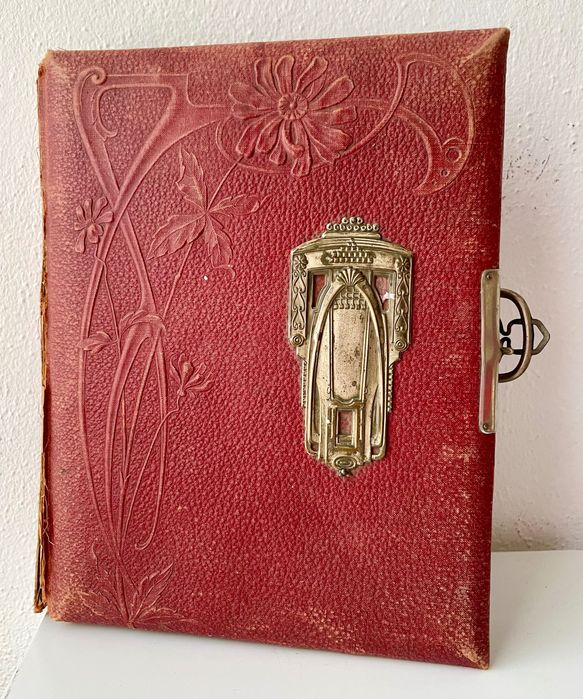 Раритетный альбом для фотографий.