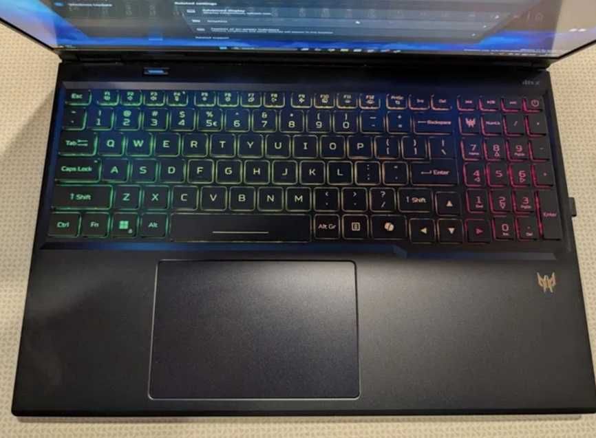 Acer Predator Helios 16 RTX 5060. Core 7 Ultra 255HX