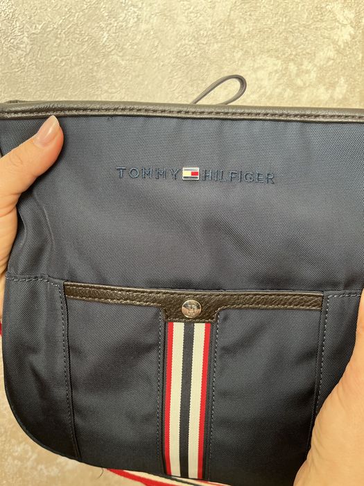 Продам чоловічу сумку-месенджер Tommy Hilfiger