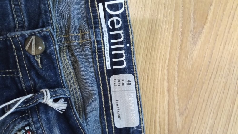 Nowe spodnie z haftem