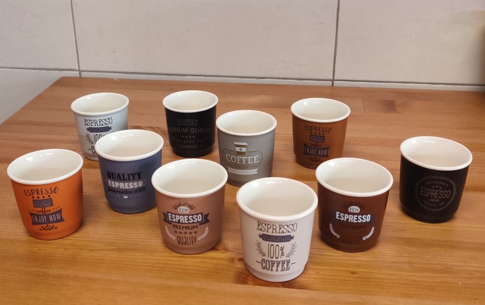 Conjunto 10 copos de café - praticamente novos