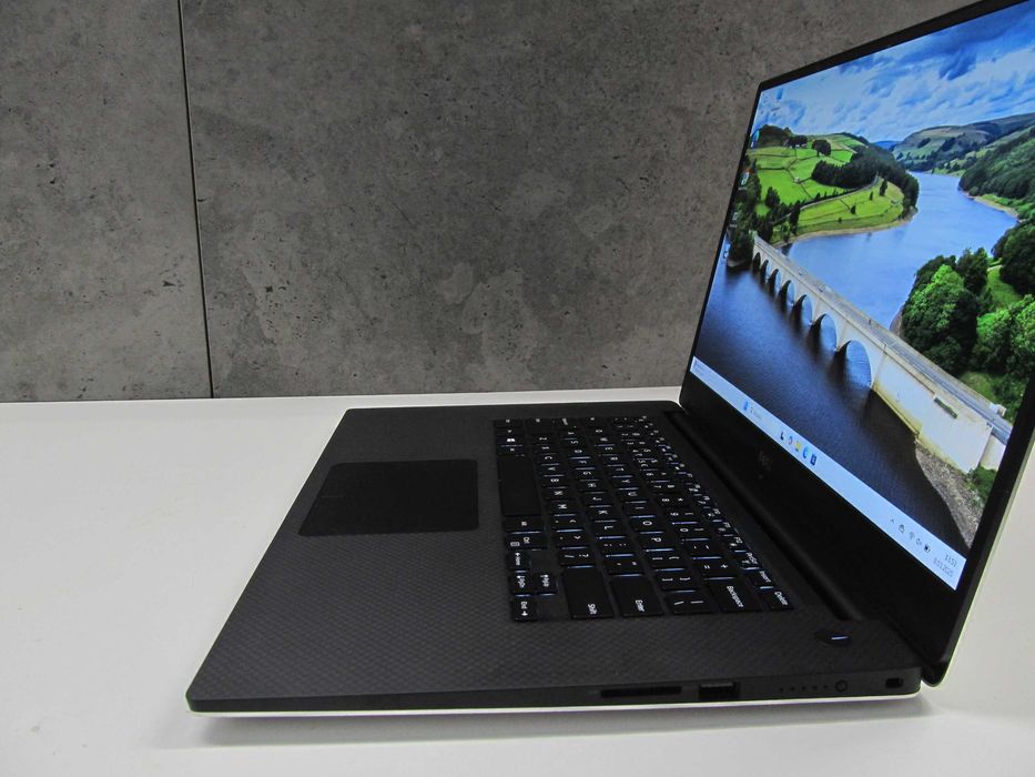 Dell Precision 5530 i7 8-Gen 16GB dysk 512SSD Nvidia Quadro FHD