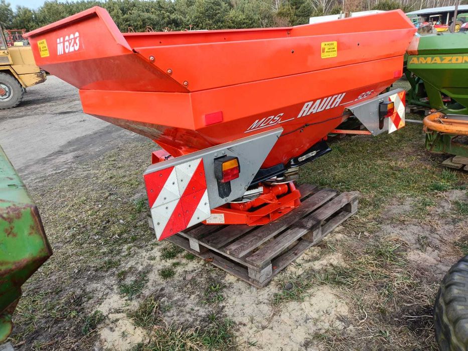 Rozsiewacz nawozów RAUCH 935