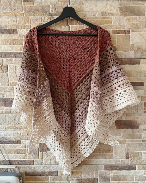 Chusta robiona na szydełku