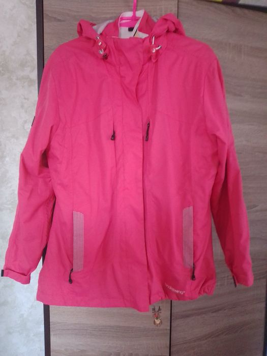 Курточки весняні