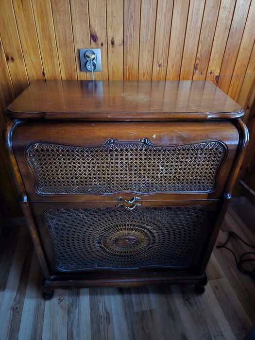 Radio Gramofon Radiola Jese TONMÖBEL, Stan BDB, w pełni sprawna.