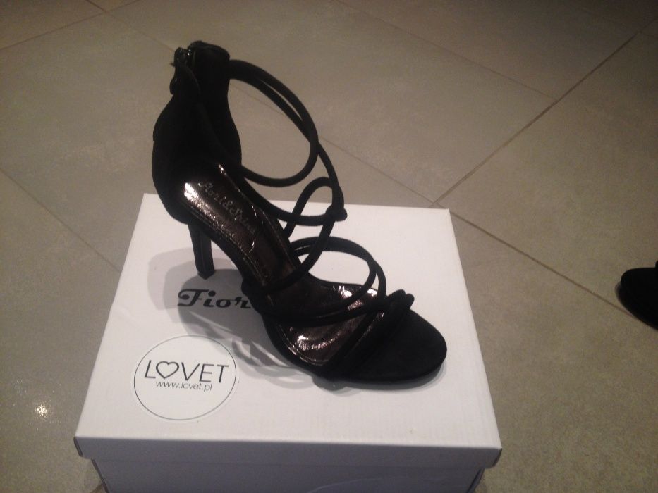 Buty na obcasie NOWE