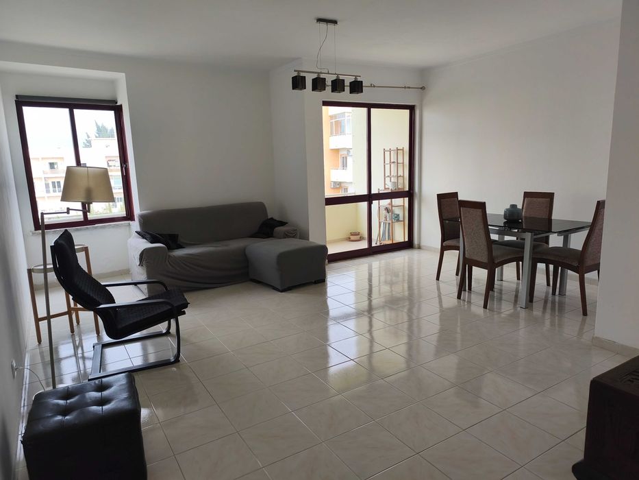 Apartamento T2 nas Gambelas para alugar