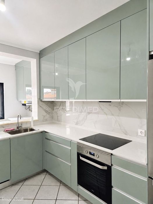 Apartamento T3 Remodelado com Garagem Fechada – Santa Joana, Aveiro